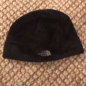 Black Furry North Face beanie